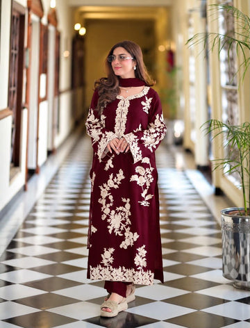 Maroon Suit for Women: How to Choose, Style and Wear It