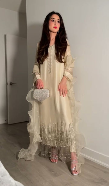 White dress salwar kameez design for girls/women in Pakistan
