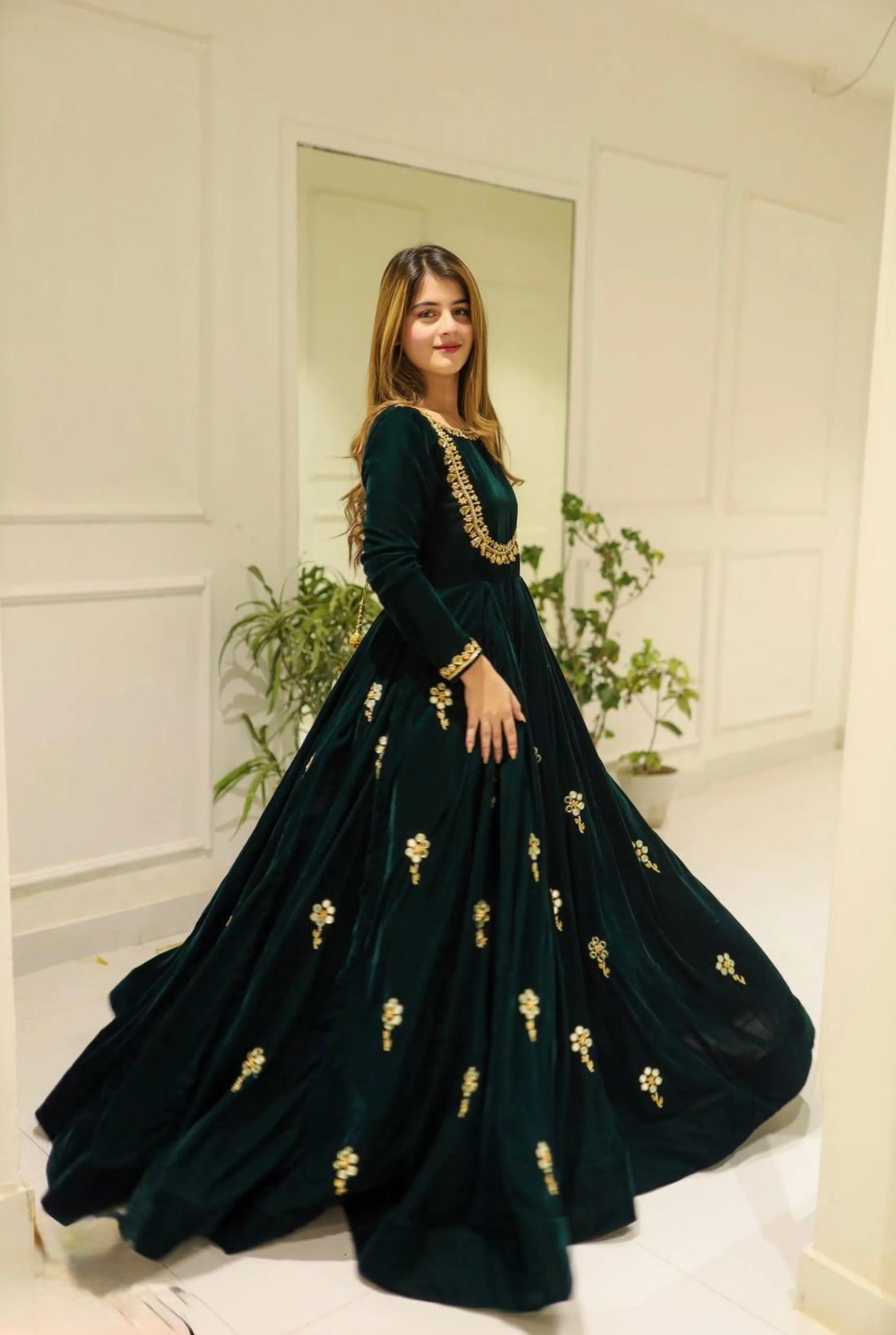 Luxury Elegant Green Velvet Maxi Dress for Women