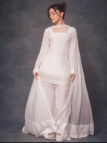 Elegant White Dresses for Girls – Stylish & Trendy