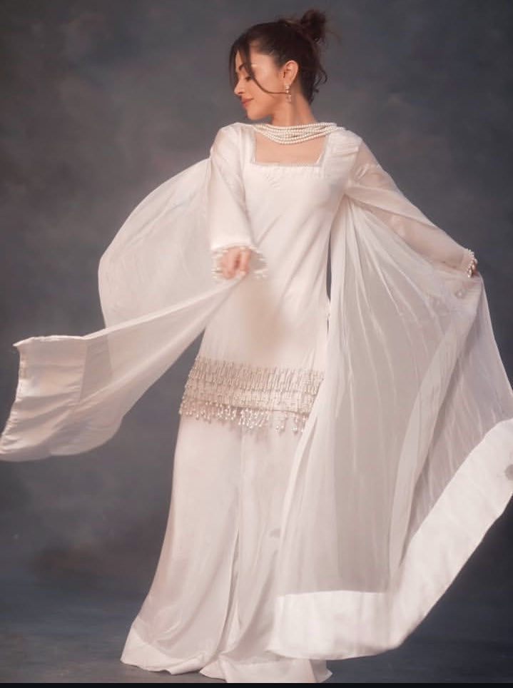 Elegant White Dresses for Girls – Stylish & Trendy